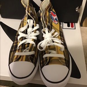 Converse tennis shoes